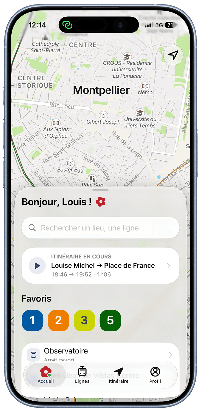 Accueil de l’application avec la recherche, l’itinéraire en cours et les favoris